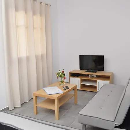 Polymnia Lassi * Lassi (Kefalonia)